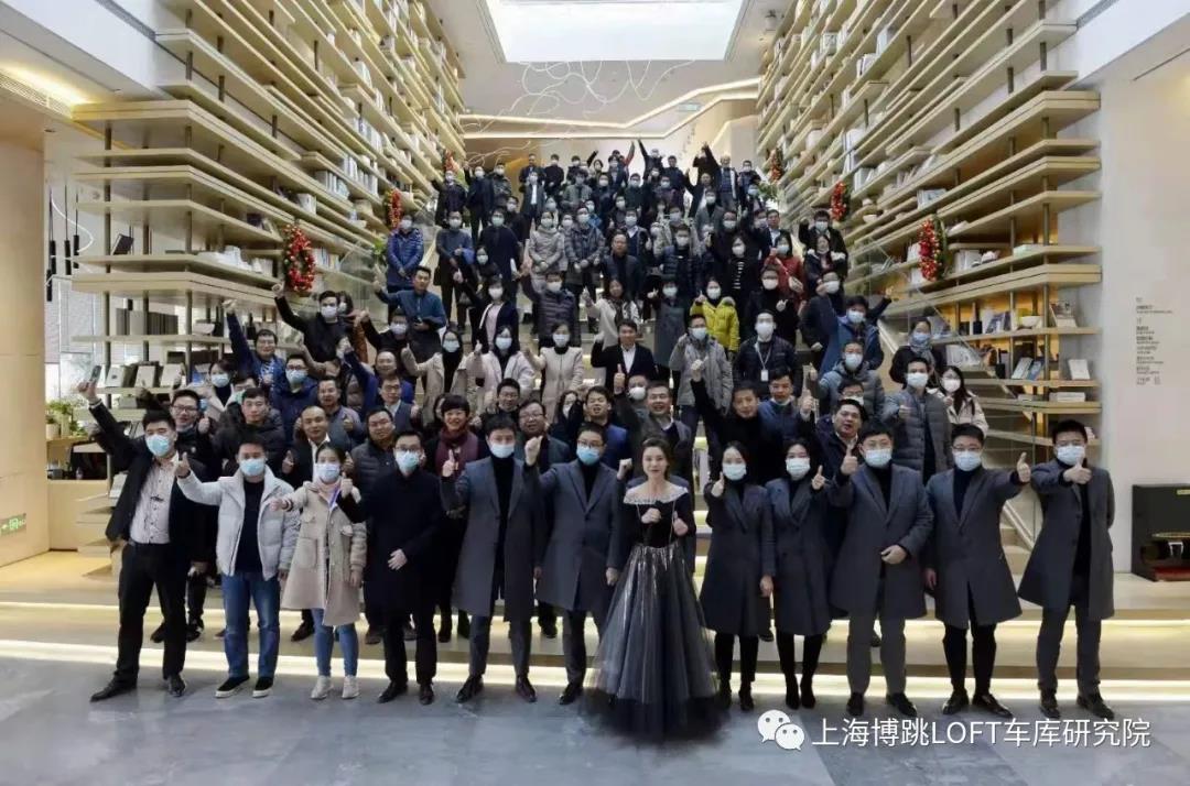 武威全国一百多人在华侨城汉口道6号参观研讨LOFT专利车库技术！